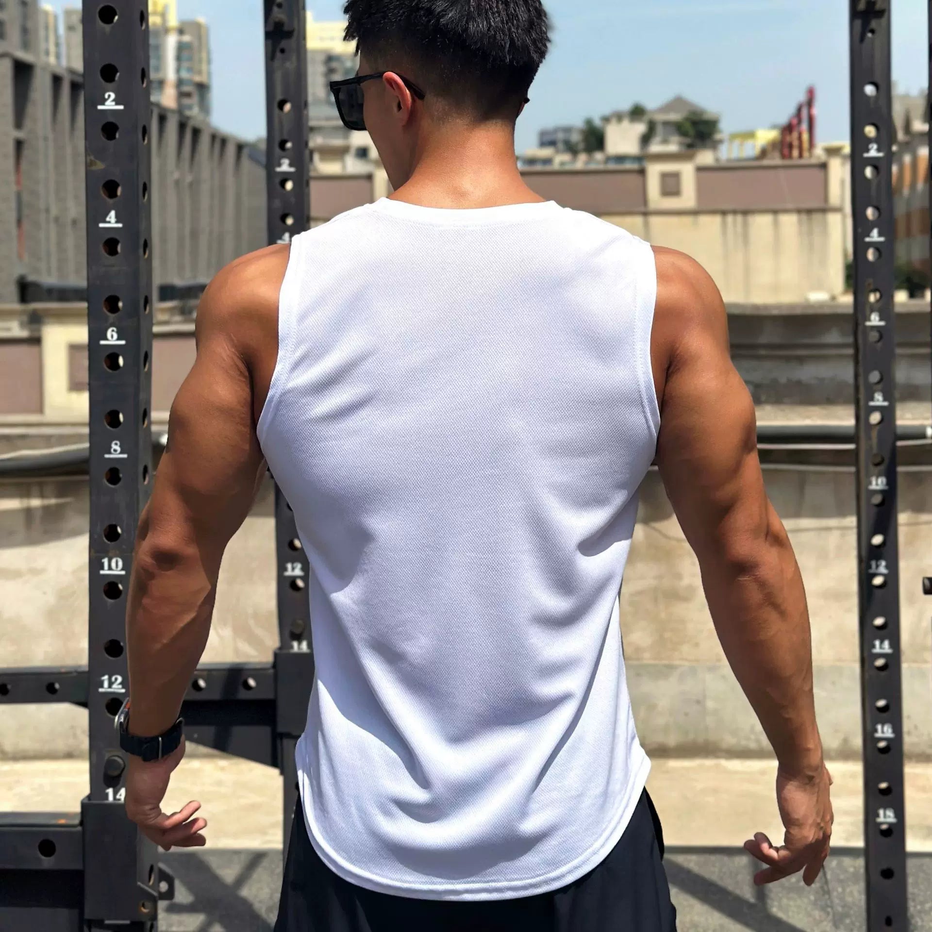 Sports vest breathable men's sleeveless mesh camisole fitness muscle rolling iron dog training basketball running stretch quick drying