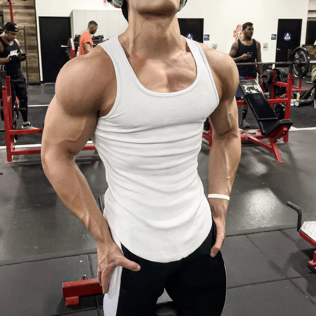 Men's sleeveless quick drying sports vest American solid color nylon breathable fitness vest shoulder strong elasticity moisture wicking and sweat wicking